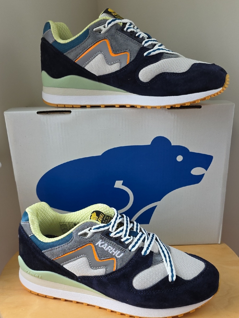 Karhu Synchron in "Night Sky/Monument" (Navy, Gray & Lime) - Women's 7.0